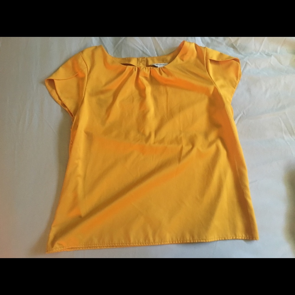 NWOT Banana Republic Silk Short Sleeve Blouse